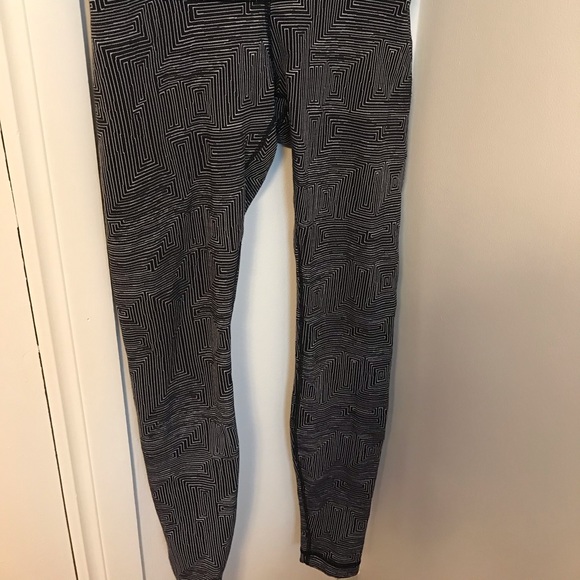 Lululemon Wunder Under 28” leggings - Picture 2 of 3